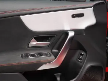 Mercedes Benz CLA 220 AMG Line