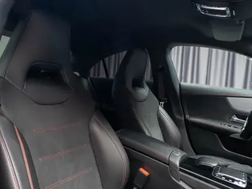 Mercedes Benz CLA 220 AMG Line