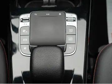 Mercedes Benz CLA 220 AMG Line