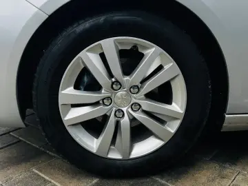 Peugeot 308 HDI   1.6 DIESEL 120 CP