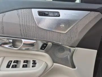 VOLVO XC90 Ultra Dark Recharge Plug-In Hybrid AWD