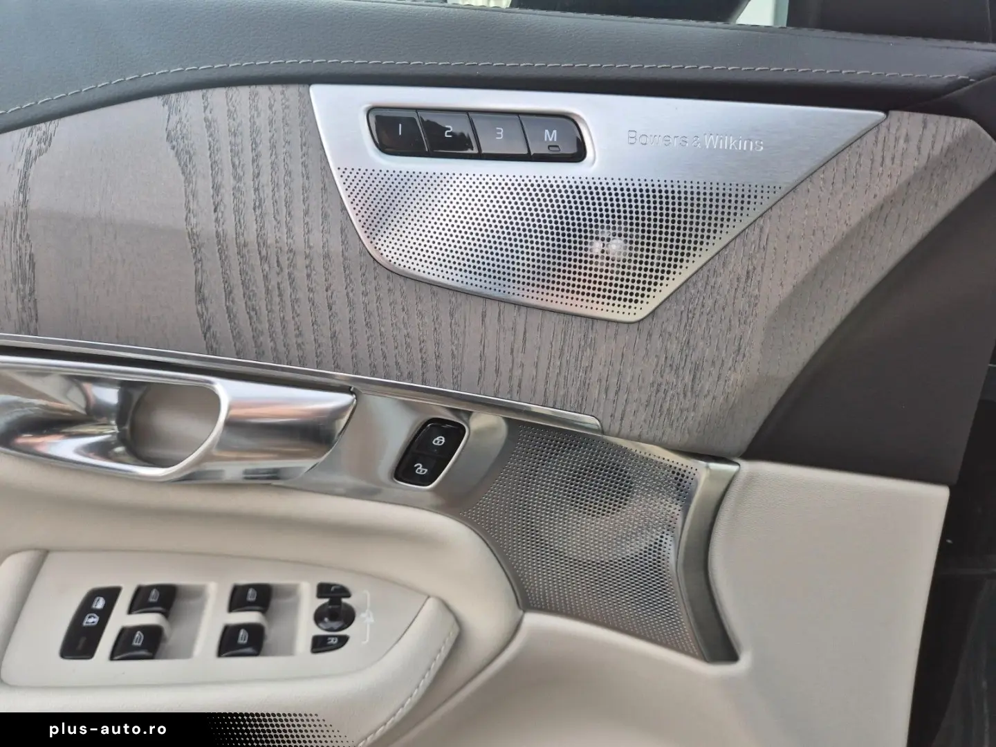 VOLVO XC90 Ultra Dark Recharge Plug-In Hybrid AWD