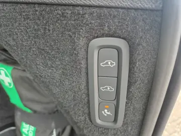 VOLVO XC90 Ultra Dark Recharge Plug-In Hybrid AWD