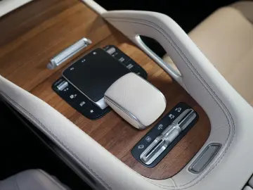 MERCEDES-BENZ GLS 580 4M AMG MEDIA AUXHEAT MASSAGE