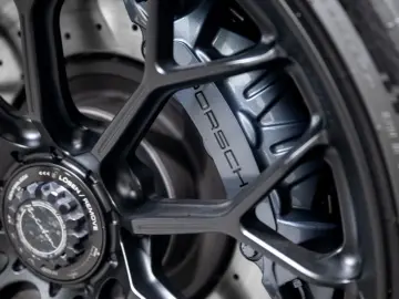 PORSCHE 911 Carrera GTS T-Hybrid Cabriolet TECHART LIFT