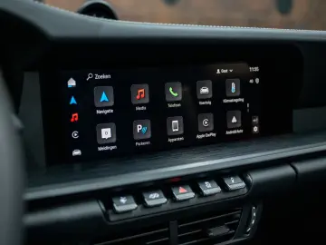 PORSCHE 911 Carrera GTS T-Hybrid Cabriolet TECHART LIFT