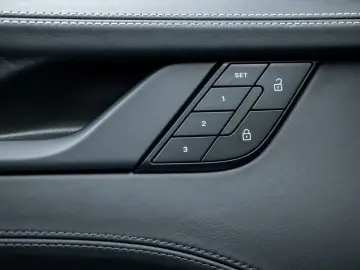 PORSCHE 911 Carrera GTS T-Hybrid Cabriolet TECHART LIFT