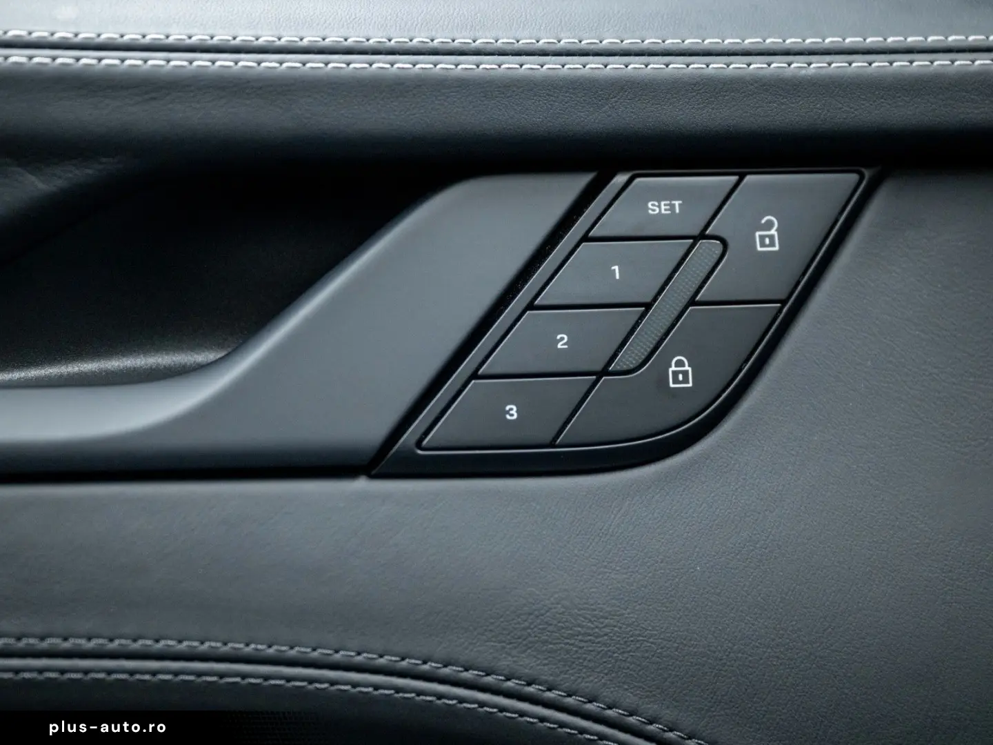 PORSCHE 911 Carrera GTS T-Hybrid Cabriolet TECHART LIFT