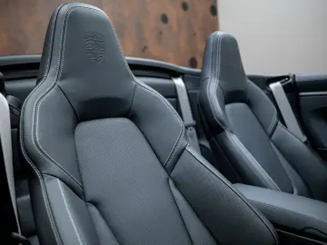 PORSCHE 911 Carrera GTS T-Hybrid Cabriolet TECHART LIFT