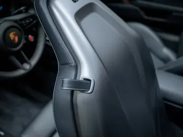 PORSCHE 911 Carrera GTS T-Hybrid Cabriolet TECHART LIFT