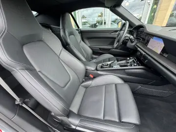 PORSCHE 911 992.2 Carrera Cabriolet Sportpaket 360 Kamer