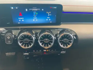 MERCEDES-BENZ CLA 220 d EDI AMG-Line Night AHK DISTR 360-K