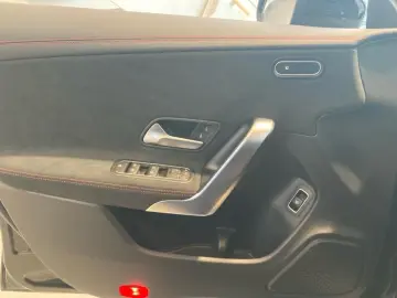 MERCEDES-BENZ CLA 220 d EDI AMG-Line Night AHK DISTR 360-K