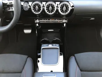 MERCEDES-BENZ CLA 220 d Coupe AMG ILS MBUX MBeam Night Pano