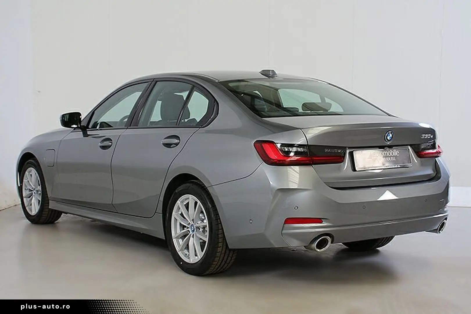 BMW 330e LED Widescreen HiFi Kamera HuD Sportsitze