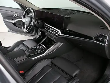 BMW 330e LED Widescreen HiFi Kamera HuD Sportsitze