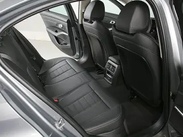 BMW 330e LED Widescreen HiFi Kamera HuD Sportsitze