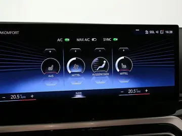 BMW 330e LED Widescreen HiFi Kamera HuD Sportsitze