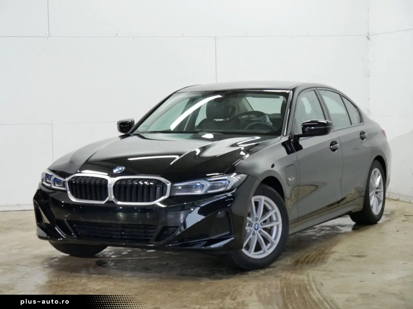 BMW 330e M Shadow HUD eSitze Sound Kamera Driving