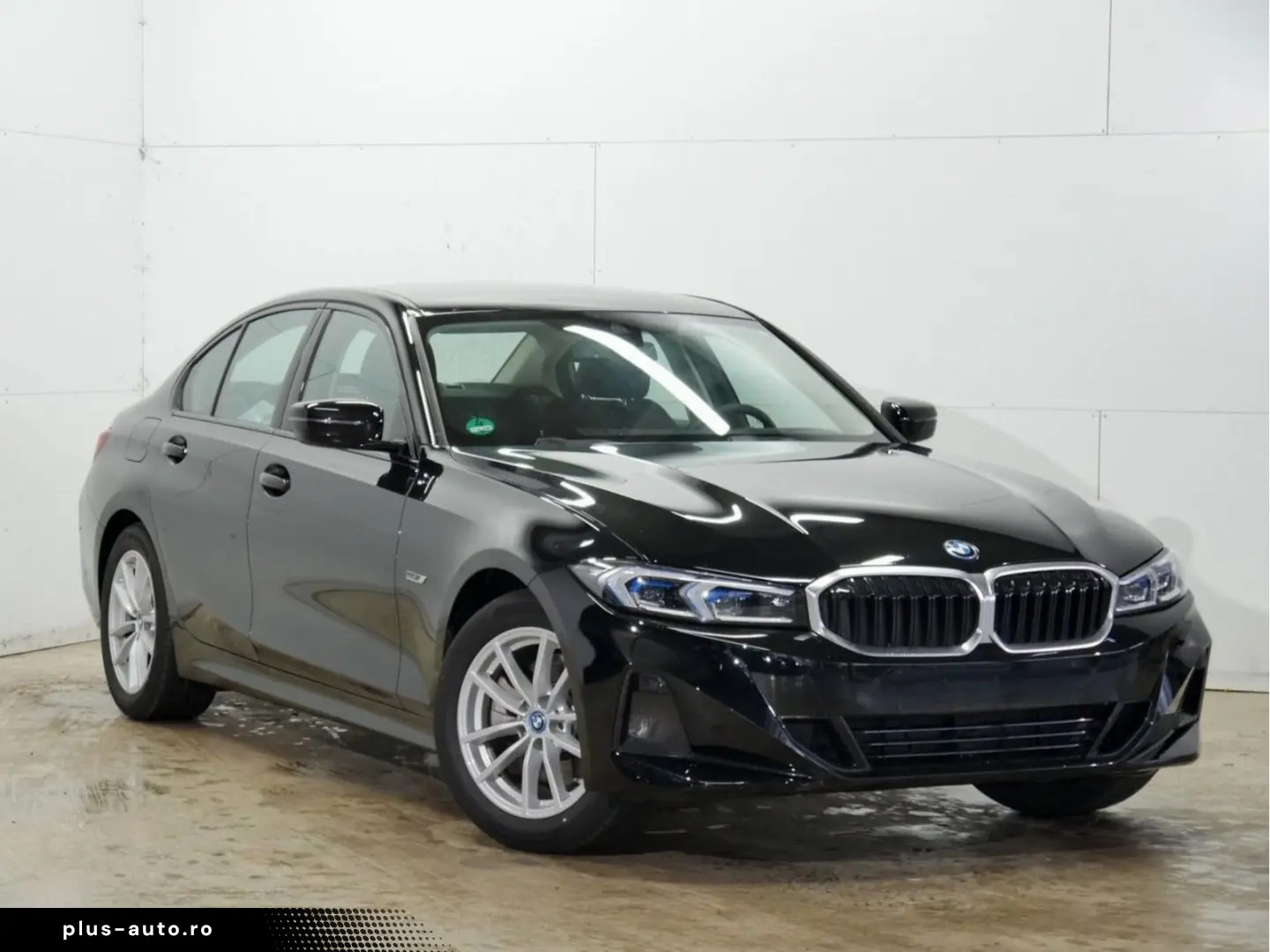 BMW 330e M Shadow HUD eSitze Sound Kamera Driving