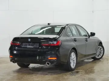 BMW 330e M Shadow HUD eSitze Sound Kamera Driving