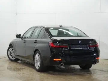 BMW 330e M Shadow HUD eSitze Sound Kamera Driving