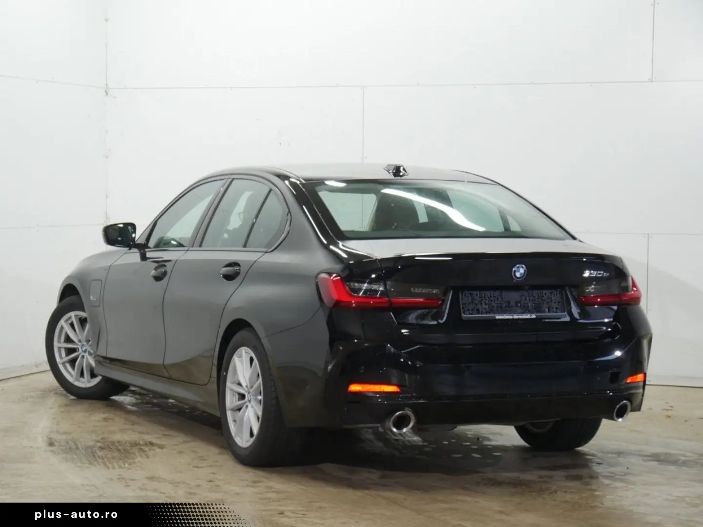 BMW 330e M Shadow HUD eSitze Sound Kamera Driving