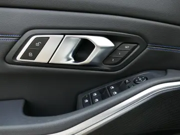 BMW 330e M Shadow HUD eSitze Sound Kamera Driving