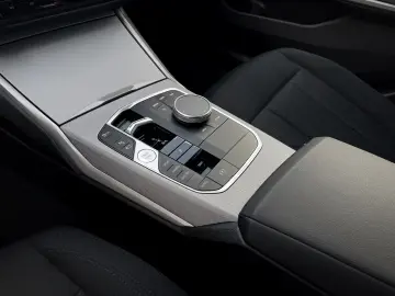 BMW 330e Limousine UPE 70.530 --