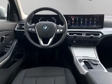 BMW 330e Limousine UPE 70.530 --