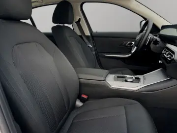 BMW 330e Limousine UPE 70.530 --