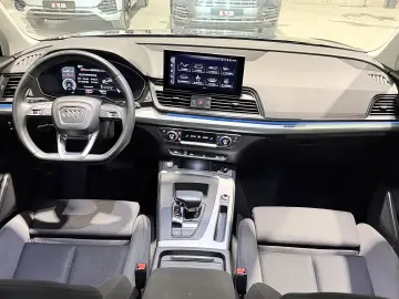 Audi Q5 50 TFSIe Quattro Lumini Ambientale Cockpit
