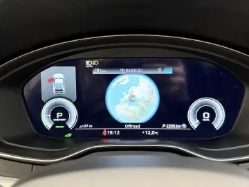 Audi Q5 50 TFSIe Quattro Lumini Ambientale Cockpit