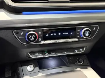 Audi Q5 50 TFSIe Quattro Lumini Ambientale Cockpit