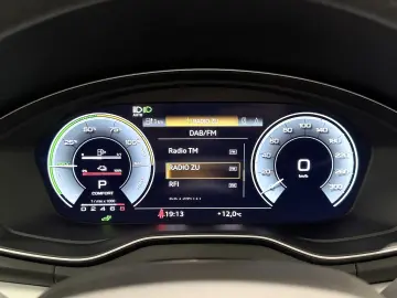 Audi Q5 50 TFSIe Quattro Lumini Ambientale Cockpit