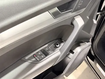 Audi Q5 50 TFSIe Quattro Lumini Ambientale Cockpit