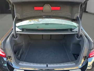 BMW 320d Lim. LED NAVI MEMORY KEYLESS PDC FSE 17