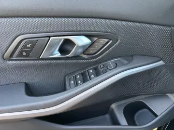 BMW 320d Lim. LED NAVI MEMORY KEYLESS PDC FSE 17