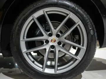 PORSCHE Macan CHRONO 18-WEGE LUFTFEDER PDK PANO BOSE R20