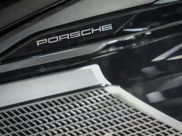 PORSCHE Macan CHRONO 18-WEGE LUFTFEDER PDK PANO BOSE R20