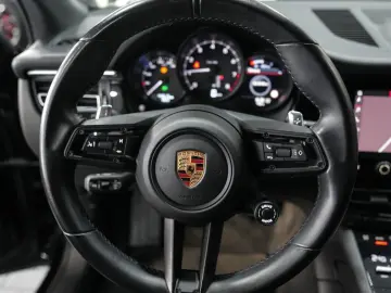 PORSCHE Macan CHRONO 18-WEGE LUFTFEDER PDK PANO BOSE R20