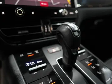 PORSCHE Macan CHRONO 18-WEGE LUFTFEDER PDK PANO BOSE R20