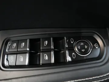 PORSCHE Macan CHRONO 18-WEGE LUFTFEDER PDK PANO BOSE R20