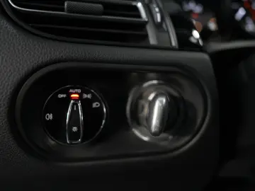 PORSCHE Macan CHRONO 18-WEGE LUFTFEDER PDK PANO BOSE R20