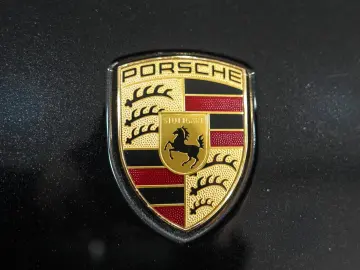 PORSCHE Macan CHRONO 18-WEGE LUFTFEDER PDK PANO BOSE R20