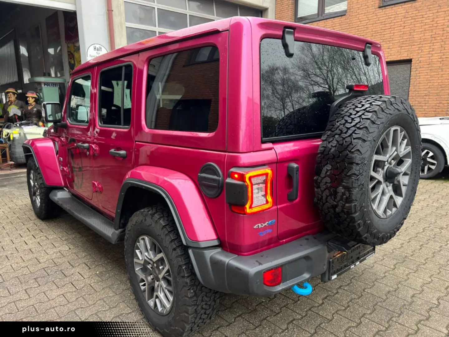 JEEP Wrangler Unlimited Sahara Plug-In Sky One Touch