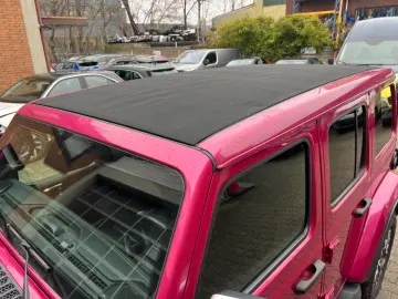 JEEP Wrangler Unlimited Sahara Plug-In Sky One Touch