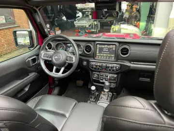 JEEP Wrangler Unlimited Sahara Plug-In Sky One Touch