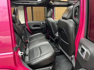 JEEP Wrangler Unlimited Sahara Plug-In Sky One Touch