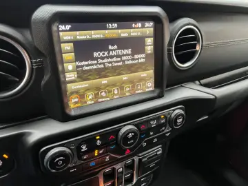 JEEP Wrangler Unlimited Sahara Plug-In Sky One Touch